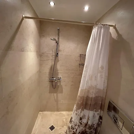 Amara Sunny Slantschew brjag